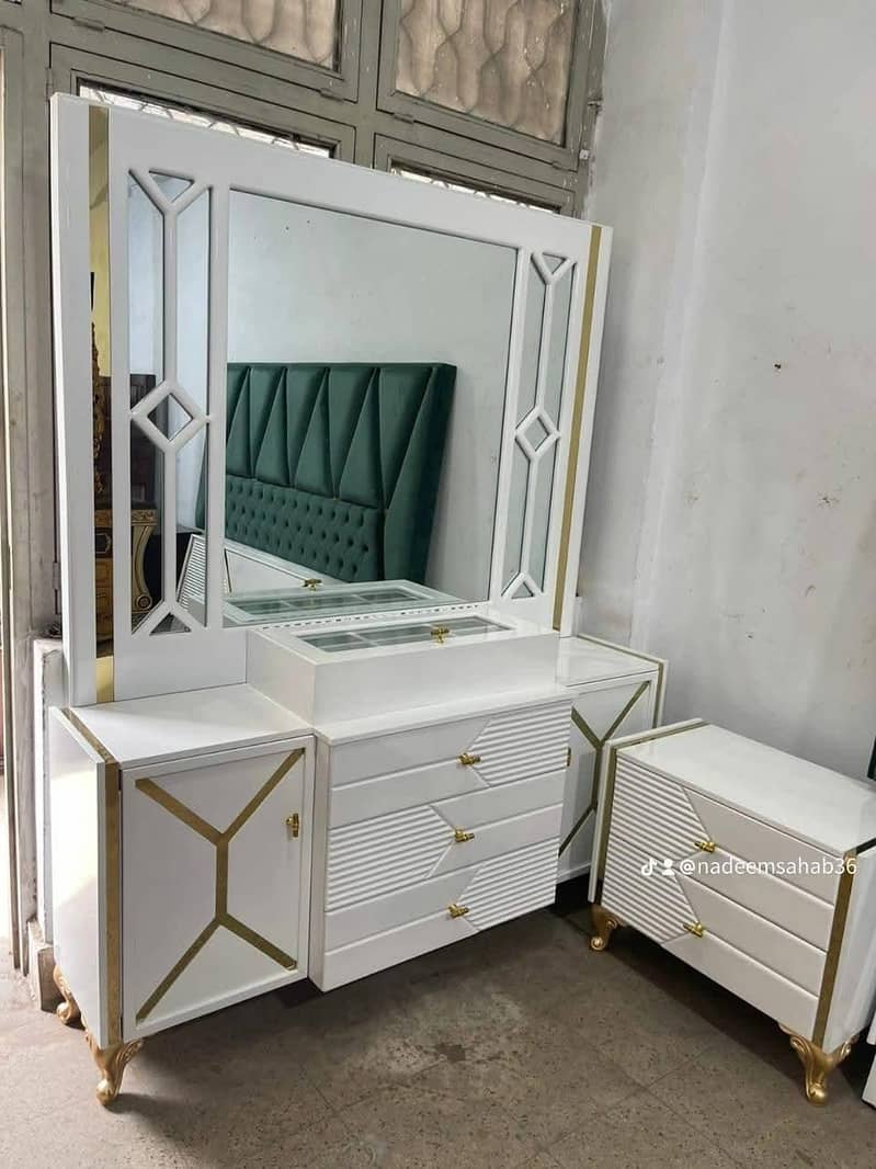 bed set + dressing +2 say table 7
