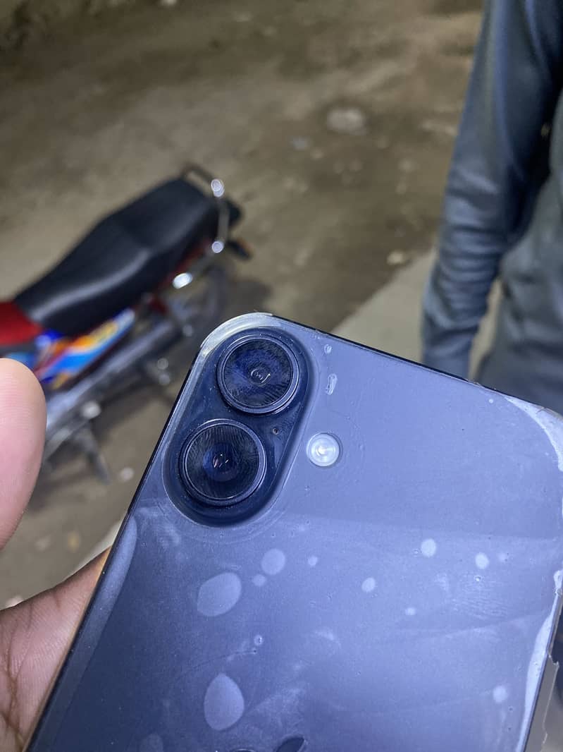 Apple iPhone 16 Plus 2