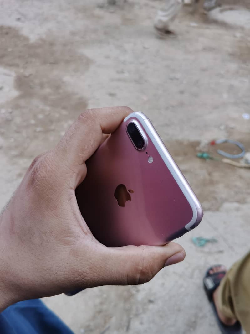 Apple iPhone 7 Plus 3