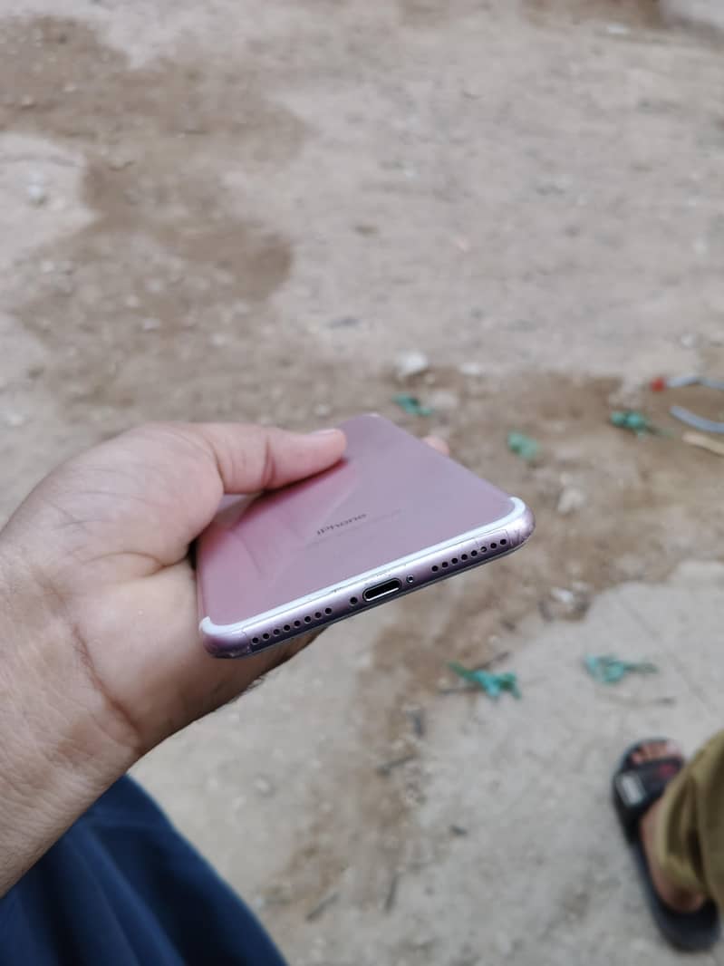 Apple iPhone 7 Plus 4