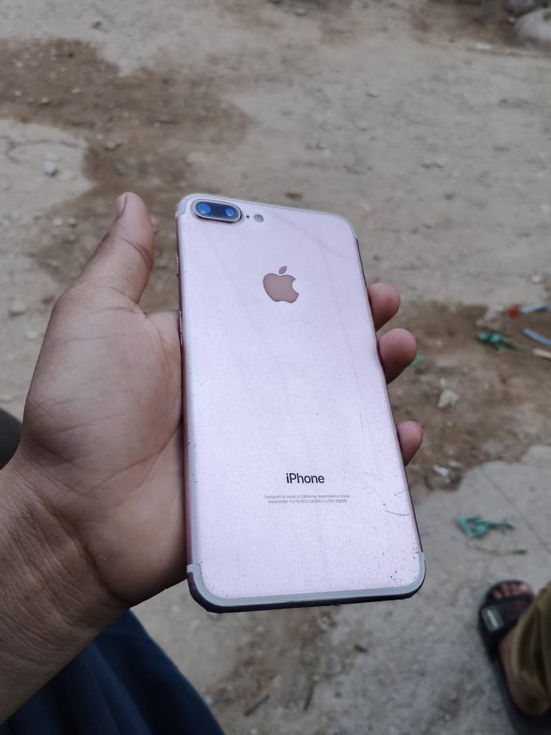 Apple iPhone 7 Plus 6