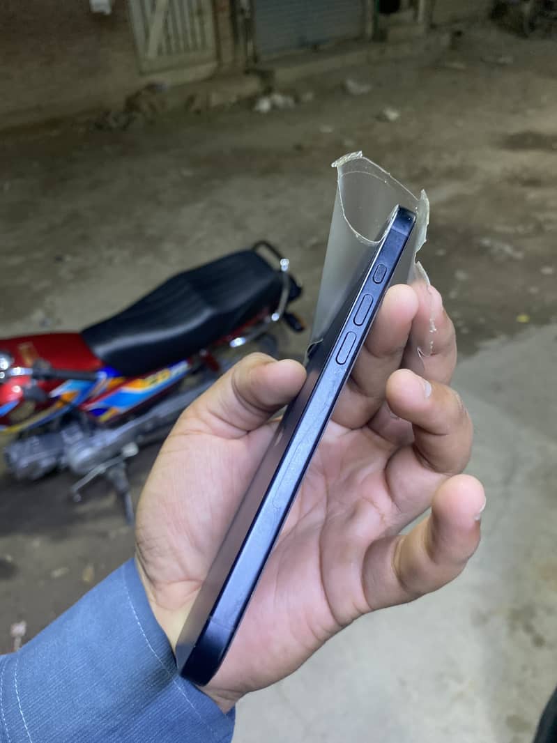 Apple iPhone 16 Plus 5