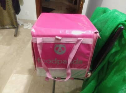 food panda bag hai bilkul kisi ne Lena hu tu rabta kare