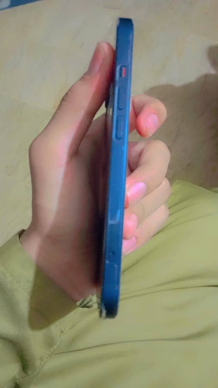 Apple iPhone 13 2