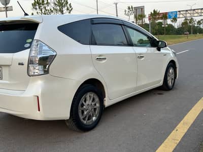 Toyota prius Alfa  7 seater