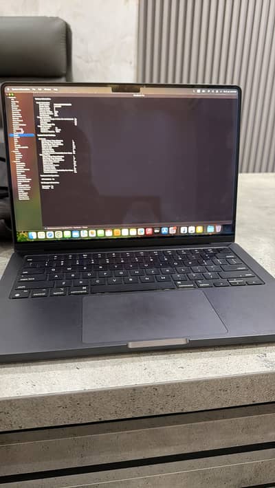 MacBook bro 14inch M4 chip