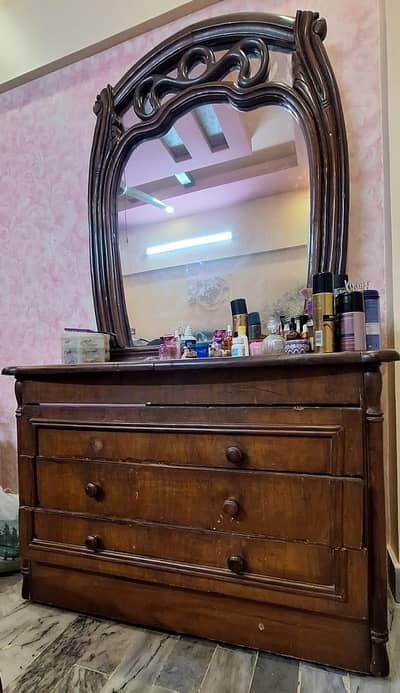 sheeshum made dresser || good condition || serious buyers only