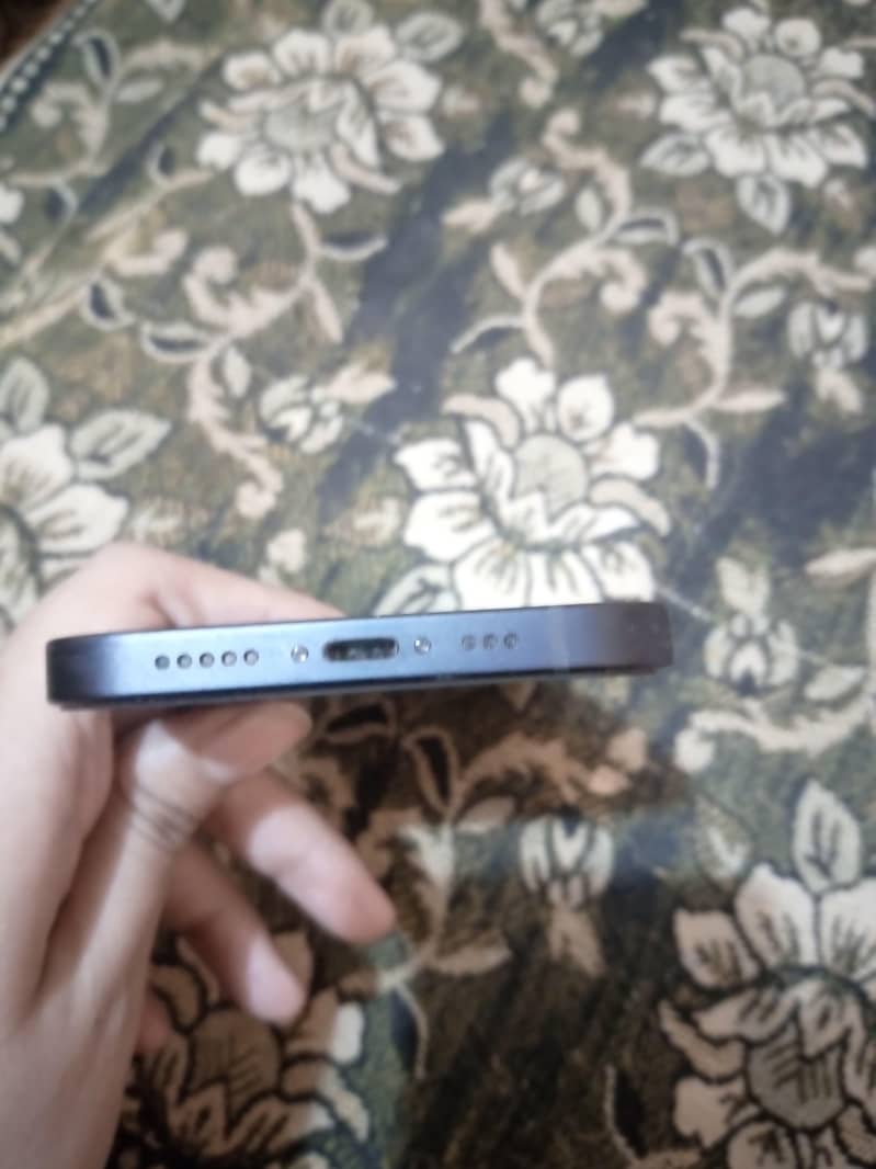 Apple iPhone 12 3