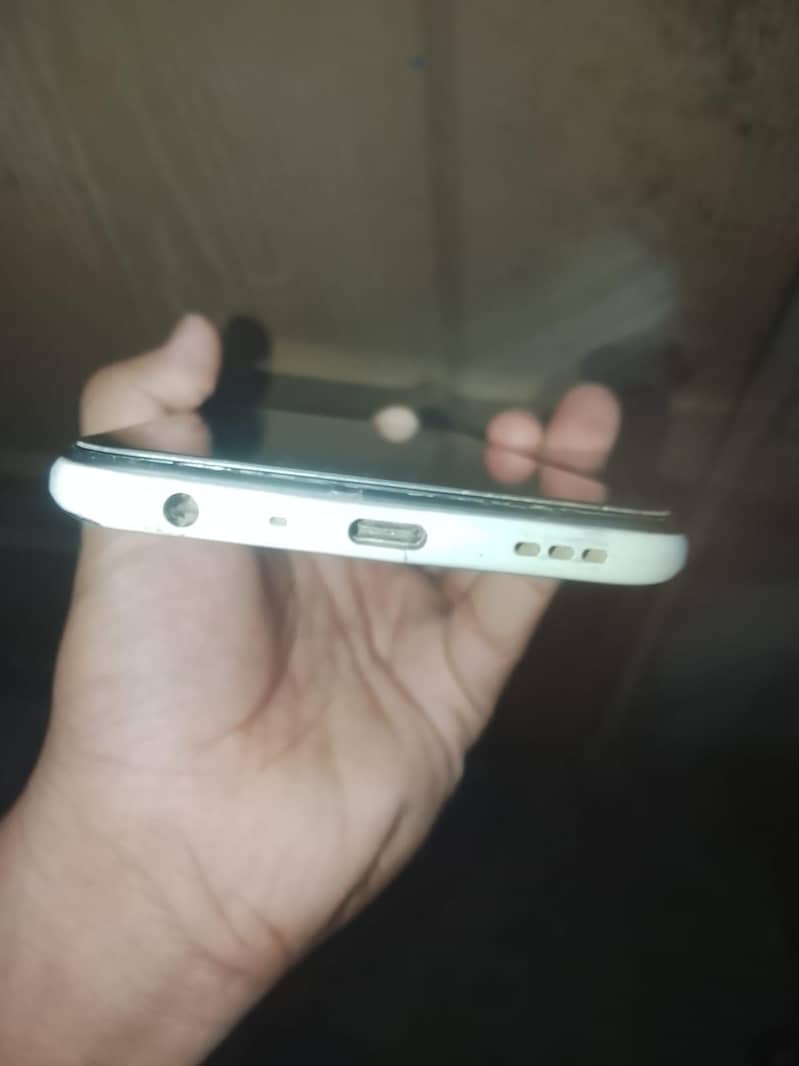 OPPO A76 3