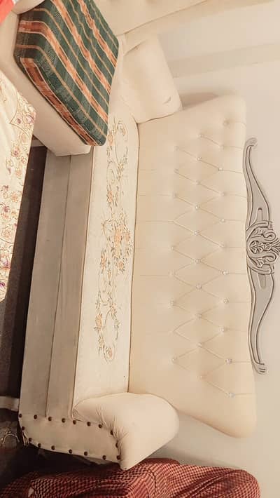 11 seater luxury white/cream sofa set/pearl design excellent condition