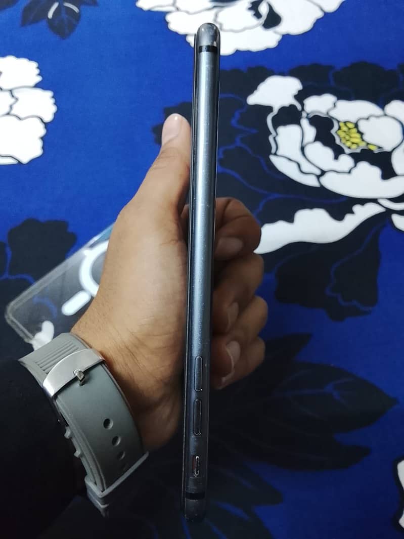 Apple iPhone 8 Plus 4