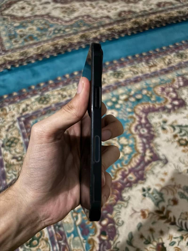 Apple iPhone 13 2