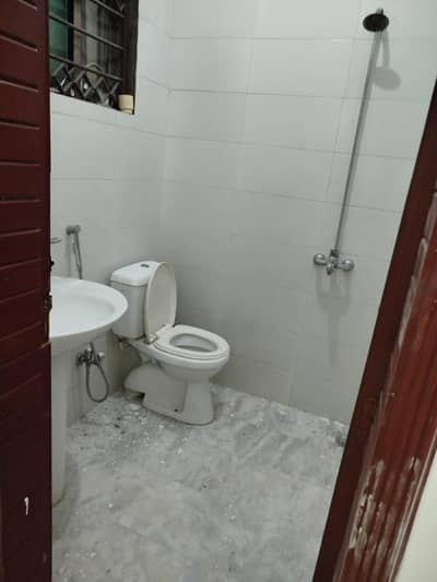 G-13* 25*40 like brand new Ground Portion available for rent