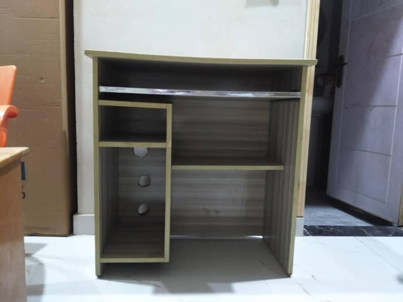 computer table 3