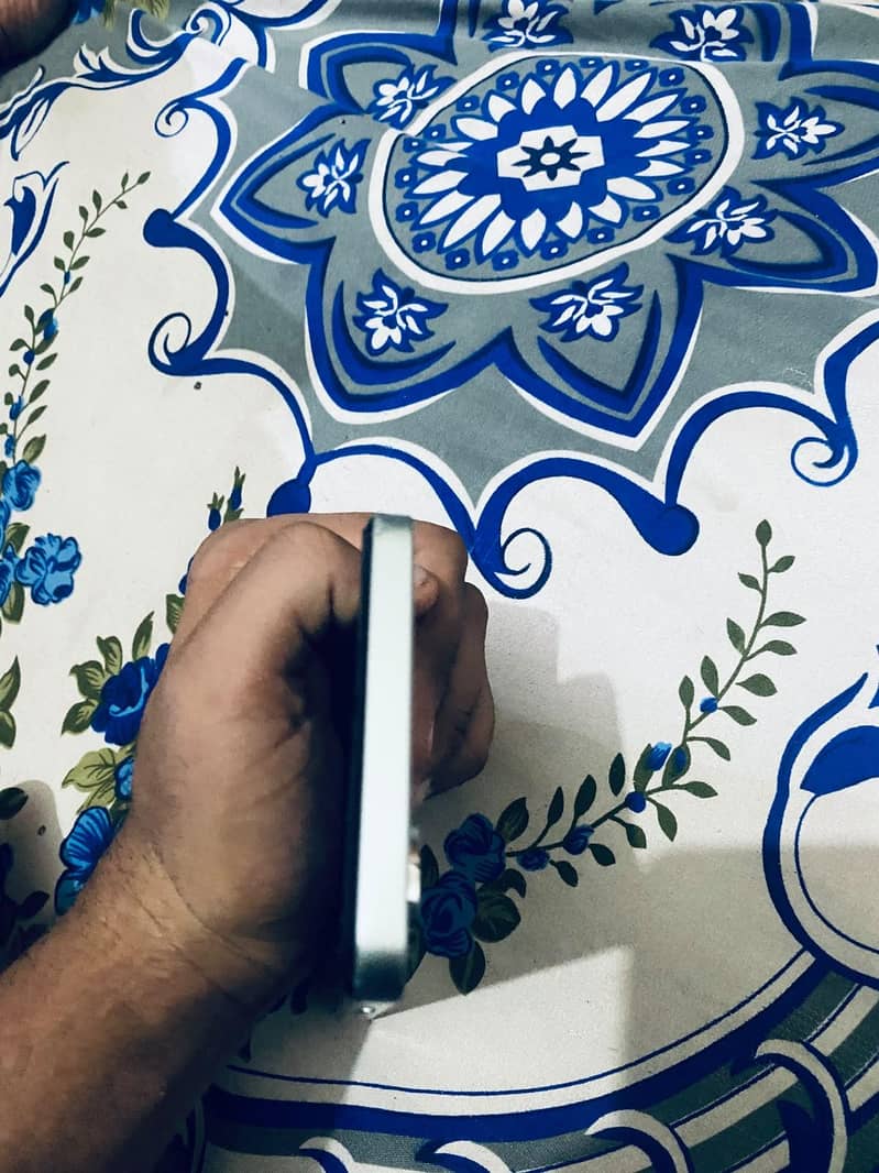 Realme Note 60 4