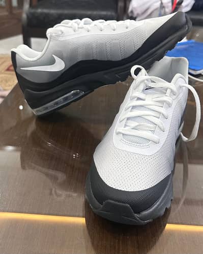 Nike Air Max Invigor UK 10