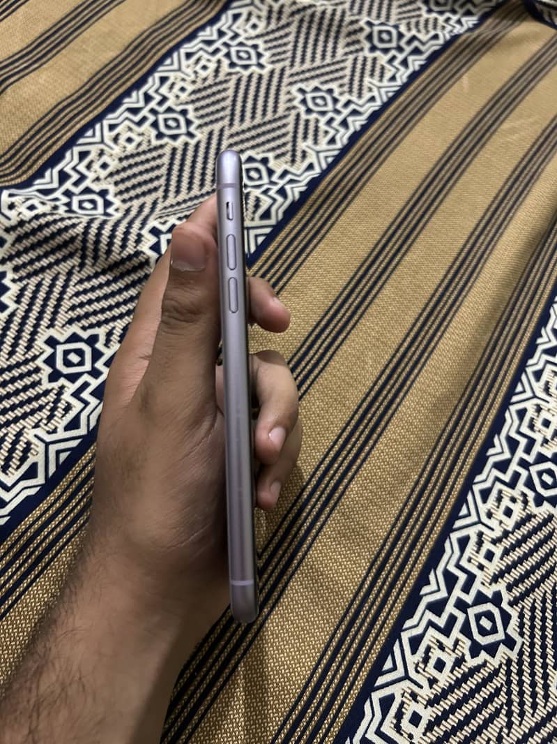 Apple iPhone 11 3
