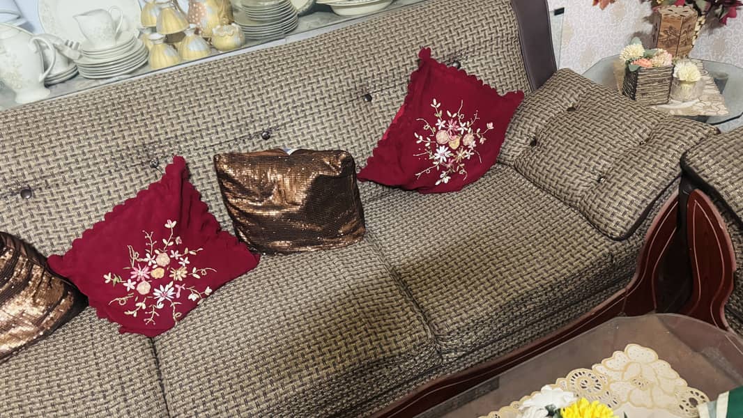 Sofa set 5 seaters 1