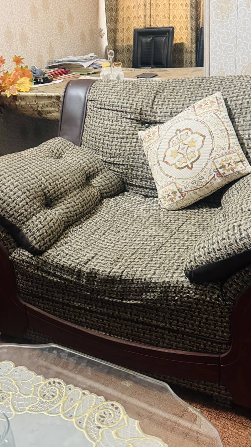 Sofa set 5 seaters 2