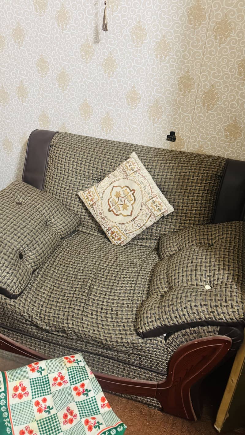 Sofa set 5 seaters 3