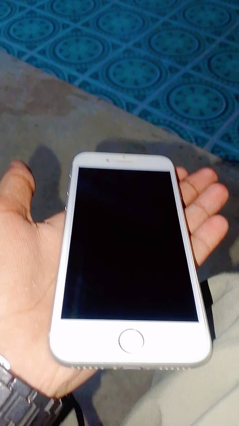Apple iPhone 8 3