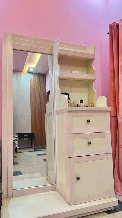 stylish vanity dressing table with mirror
