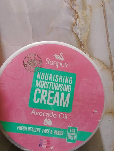 Nourishing moisturizing cream