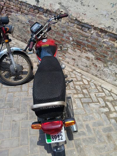 2009 modal enjin okay koe km ni hona wala bike 10by 9