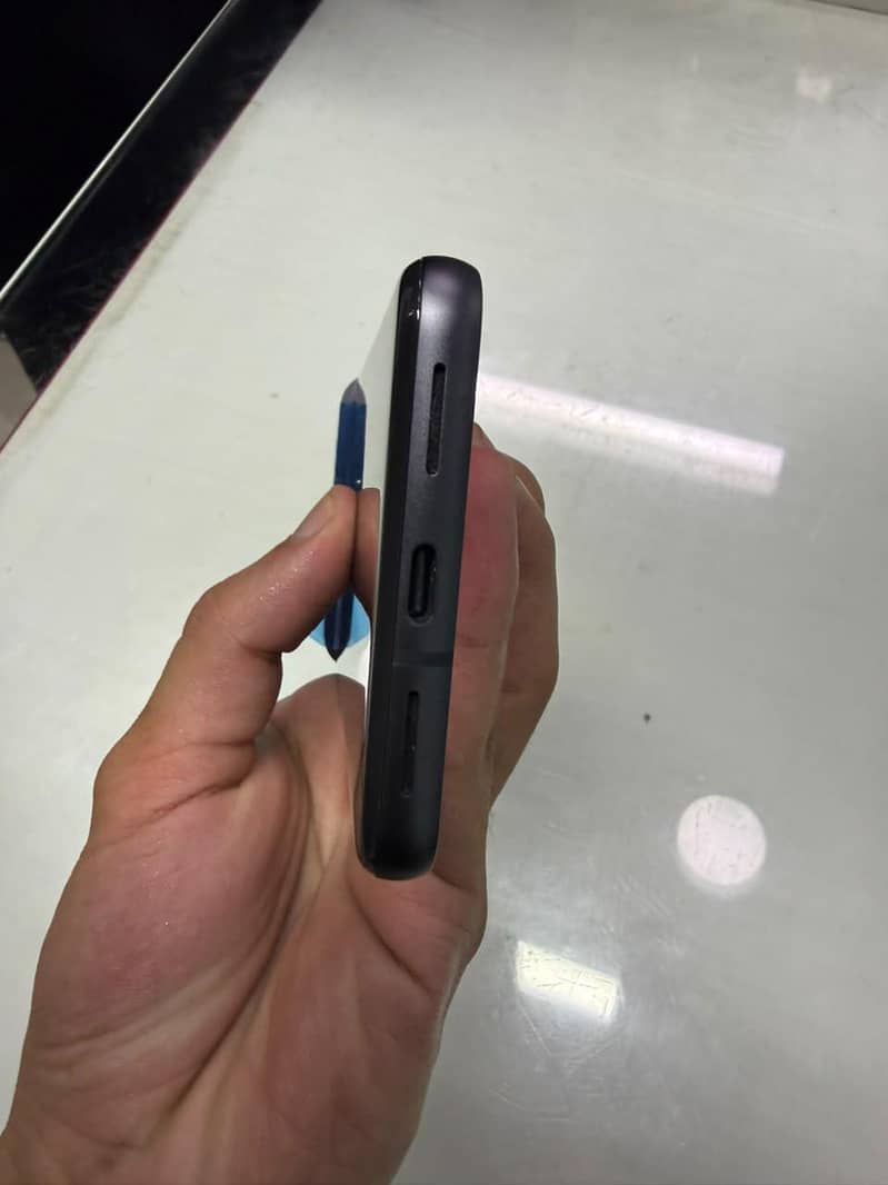 Google Pixel 8 4
