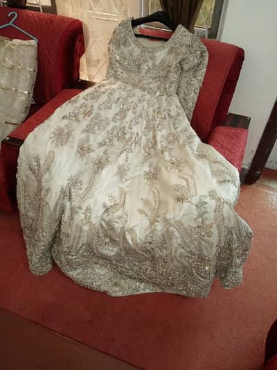 لگژری برائیڈل لہنگا براۓ فروخت