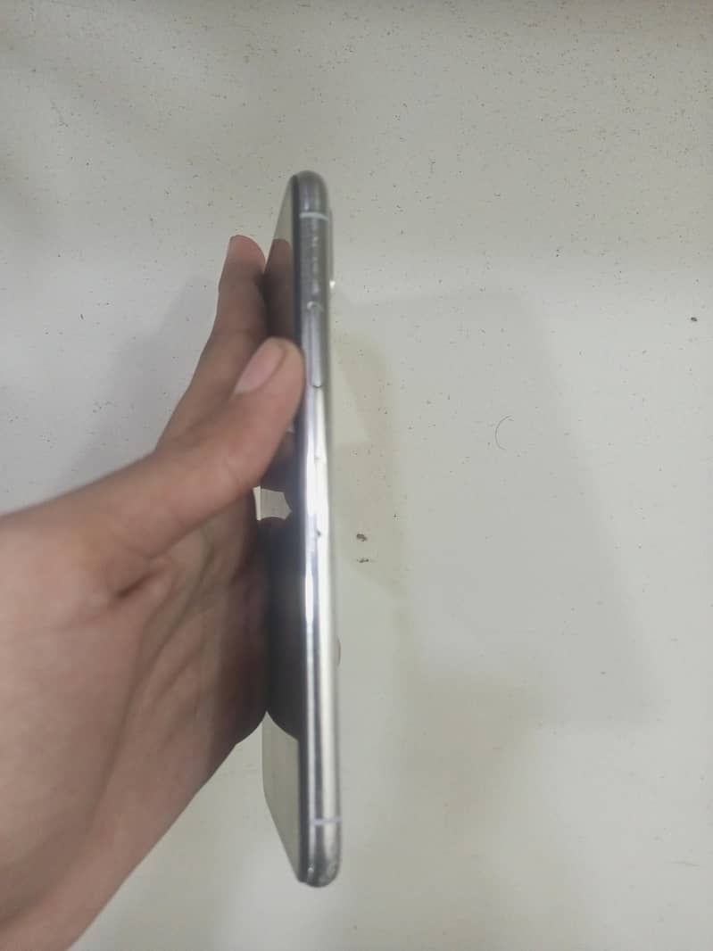 Apple iPhone X 3