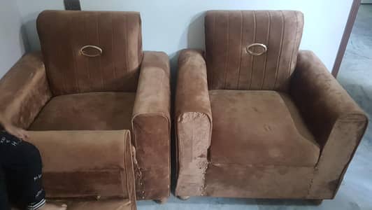 7 seaters sofa set and 1 pcs table for urgent sale 0333-3501589