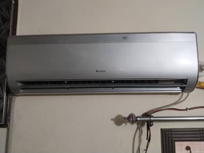 Gree 1.5 Ton AC – Excellent Condition