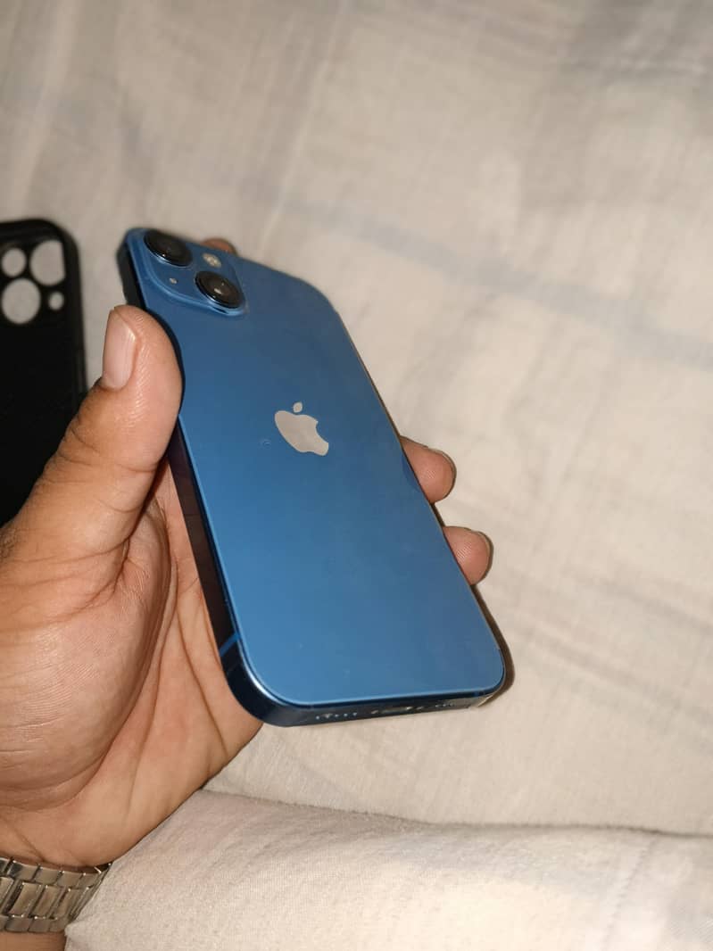 Apple iPhone 13 2
