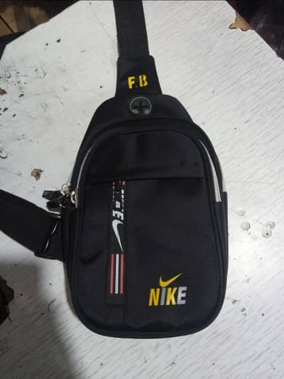 6) Nike Style Side Bag / Crossbody Bag
