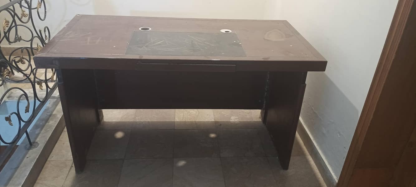 Executive table 0