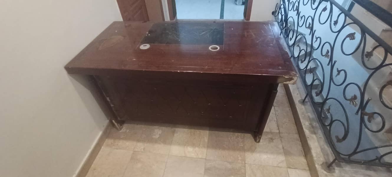 Executive table 4