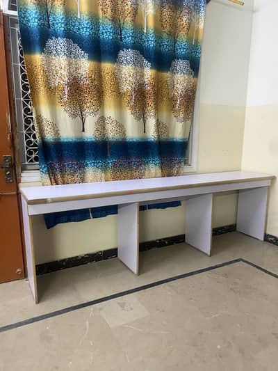 Workstation table