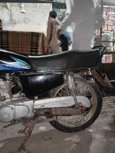 gari bilkul ok h body m Thora bht Kam h engine selfd ha