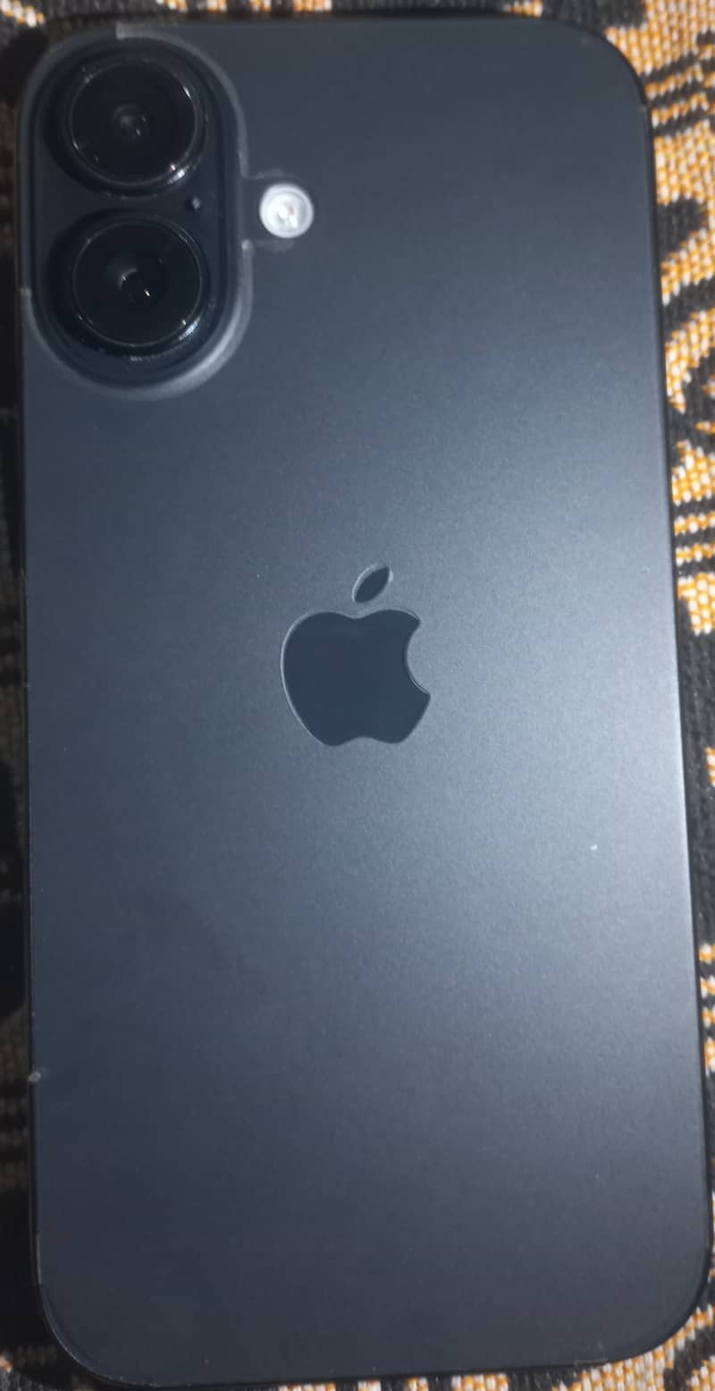Apple iPhone 16 3