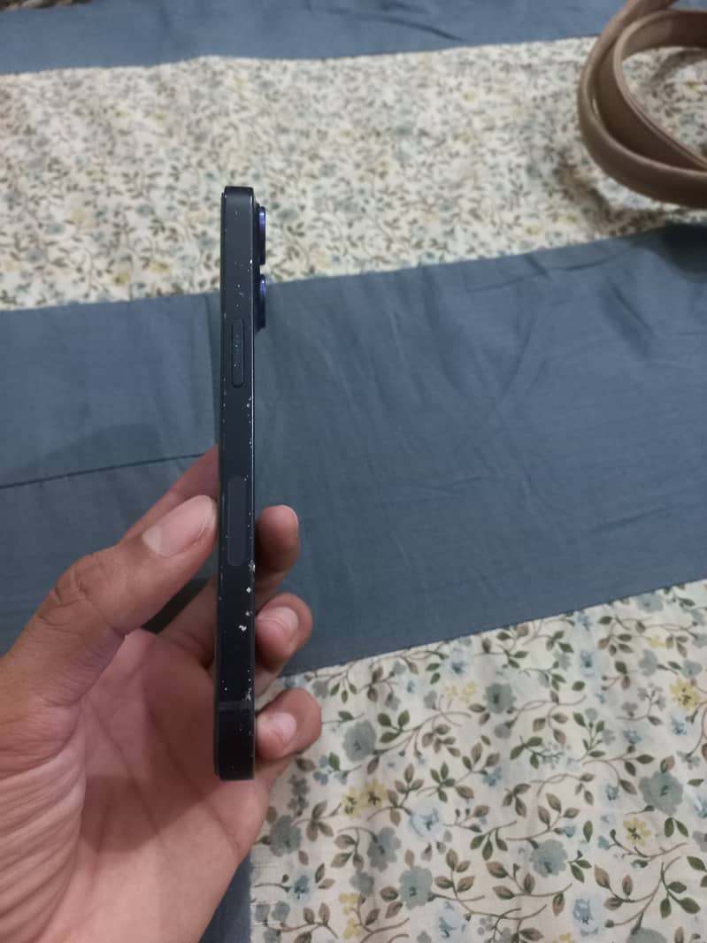 Apple iPhone 13 2