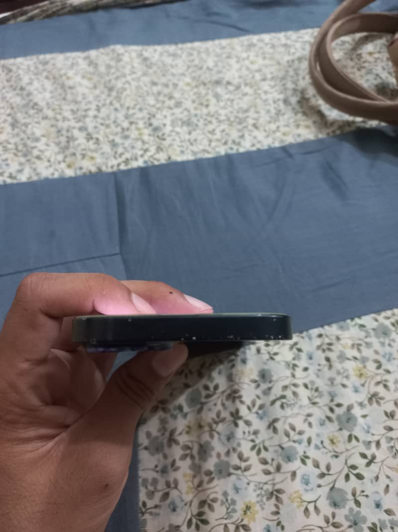 Apple iPhone 13 3