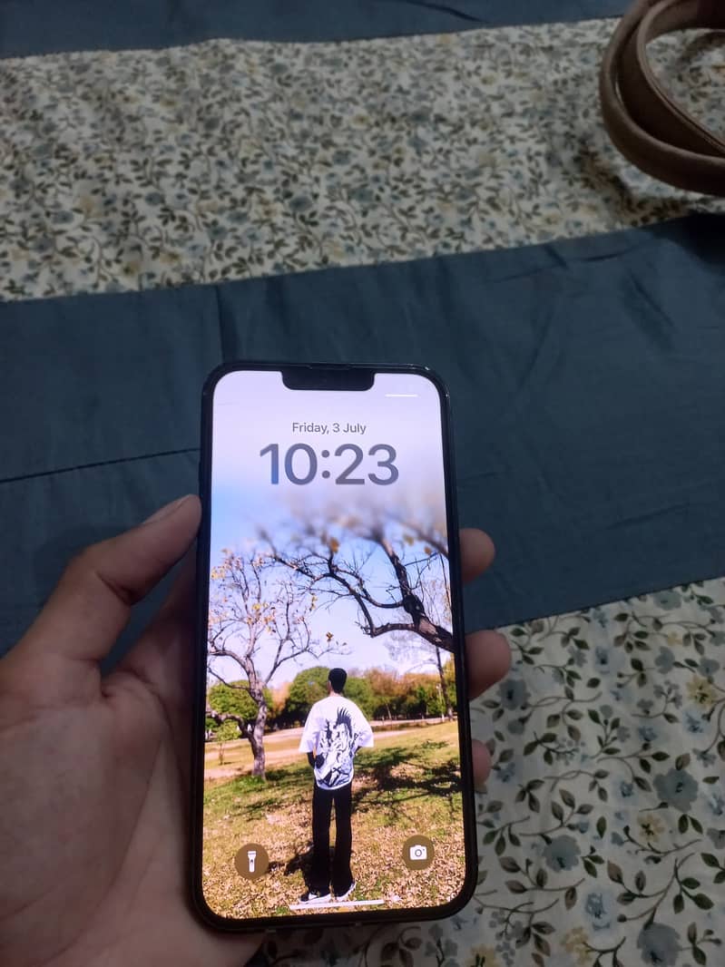 Apple iPhone 13 4