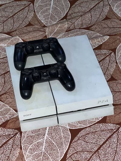 Ps4 Glacier White Fat 500gb with 2 controller and 2 digital games