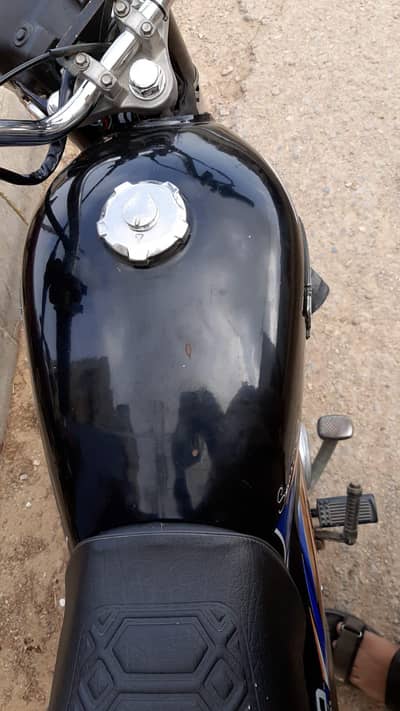 Sealed Engine No Any Work front tyre new All okay just buy and Use