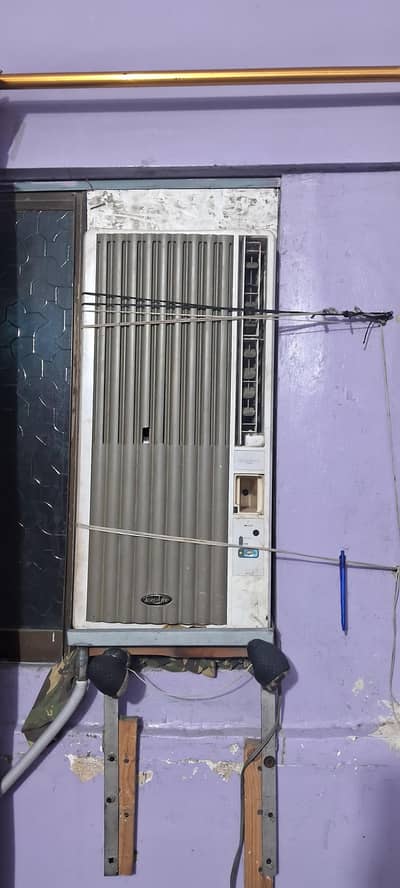 ac garam Hawa de raha he on he Lakin Hawa garam de raha he only ac