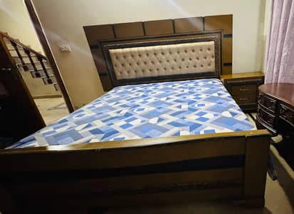 Fine quality wood bed in good condition