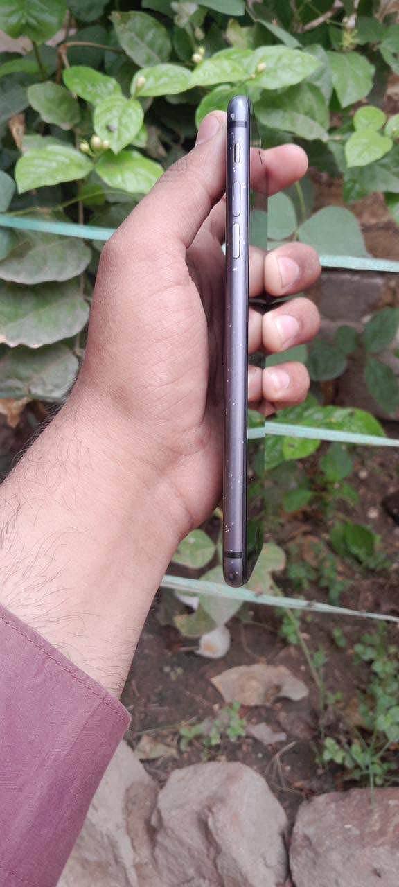 Apple iPhone 8 Plus 3