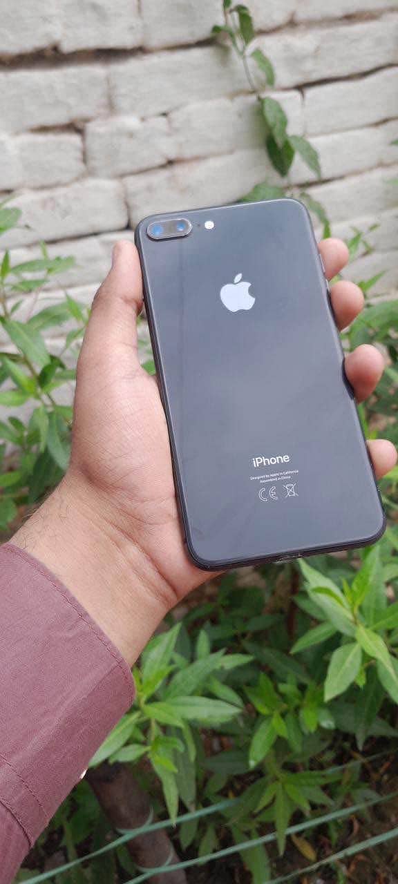 Apple iPhone 8 Plus 4