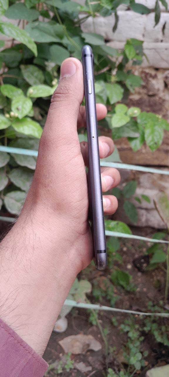 Apple iPhone 8 Plus 5